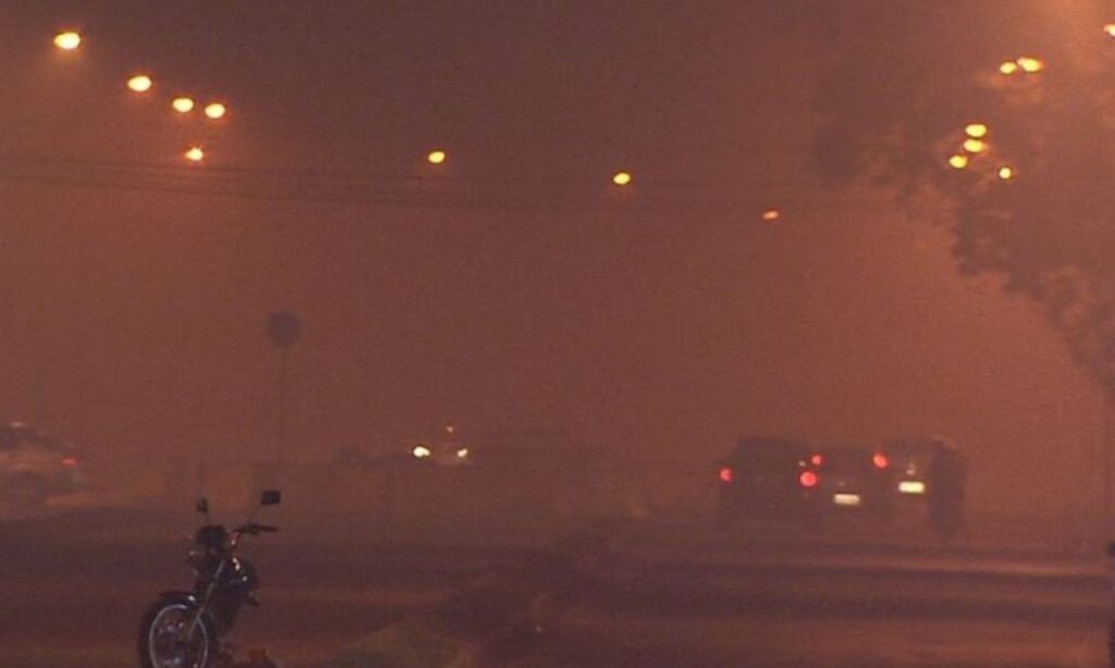 Queimada causa nuvem de fumaça em vários bairros de Goiânia