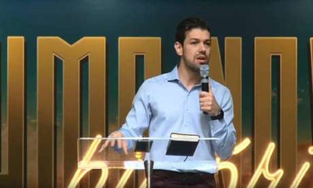 Igreja de pastor que pediu assinatura ao "Aliança" informa que não apoia partidos