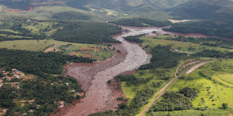 Buscas por sobreviventes em Brumadinho são retomadas