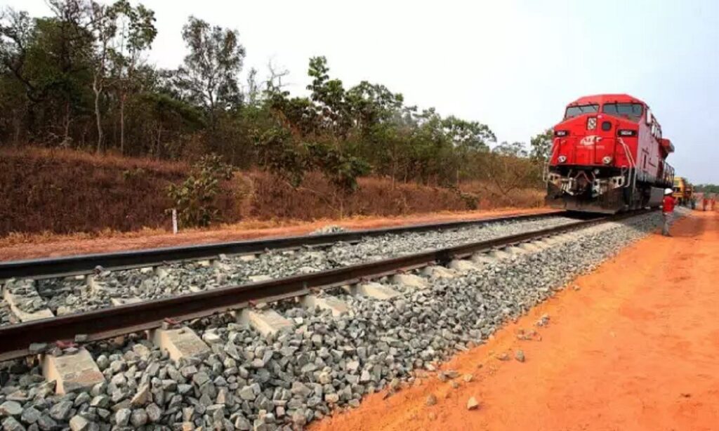 Governo retoma obras de ferrovia e estima gerar 10 mil empregos em GO e MT