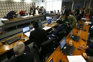 Comissão aprova transferência do Coaf para o Ministério da Economia