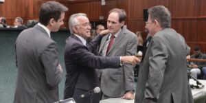 Deputados estaduais reeleitos pregam paz com Caiado