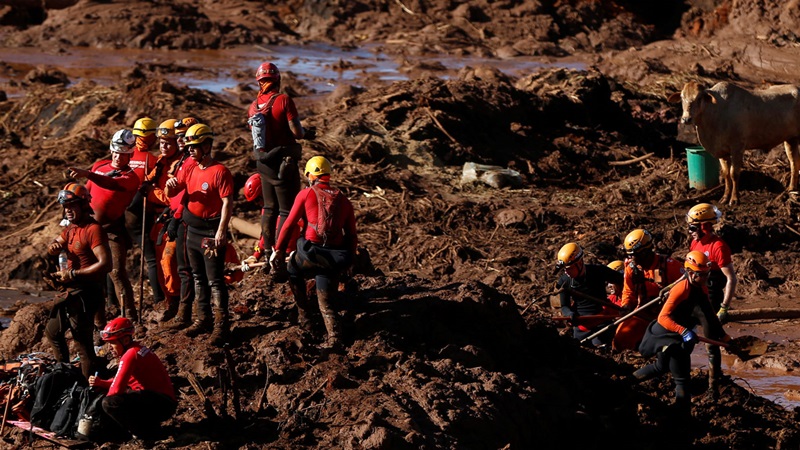 Sobe para 51 número de vítimas identificadas em tragédia de Brumadinho