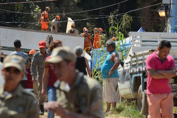 Número de mortos em desabamento de prédios no Rio sobe para 20