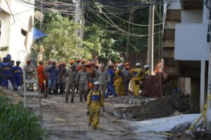 Bombeiros encontram corpo da última vítima desaparecida na Muzema