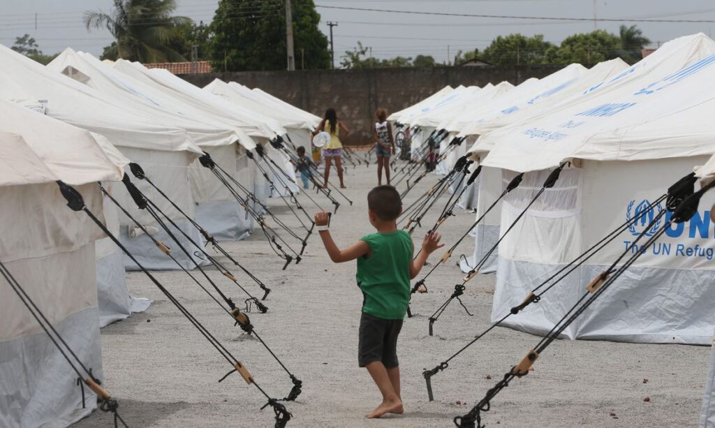 Refugiados no Brasil vêem futuro através de educação