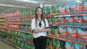 Mulheres representam 53% das colaboradoras em supermercado e 51% estão em cargos de liderança