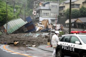 Duas pessoas morrem e 20 estão desaparecidas em enchentes no Japão