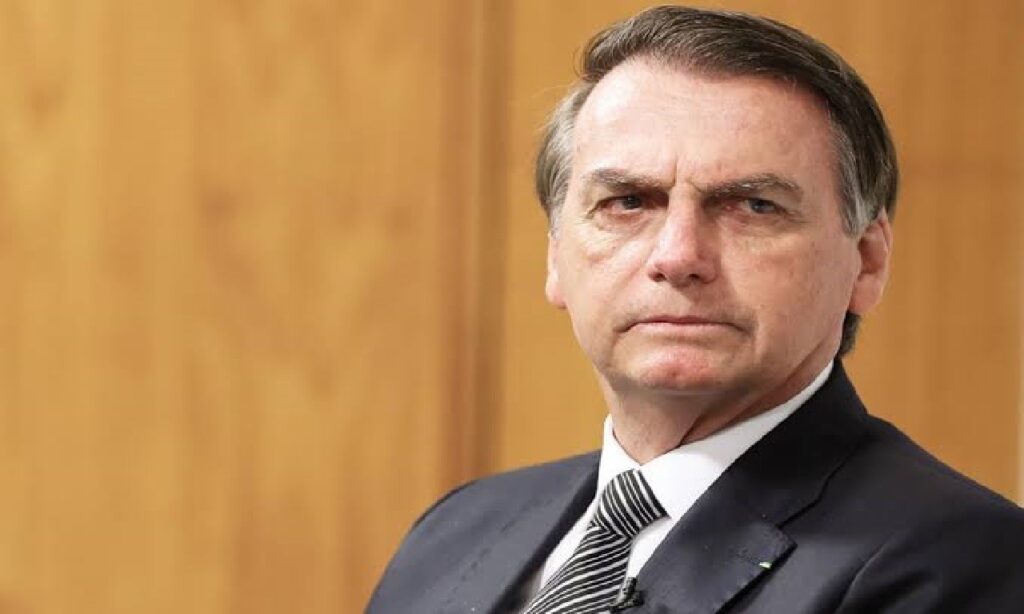 Jair Bolsonaro assina desfiliação do PSL