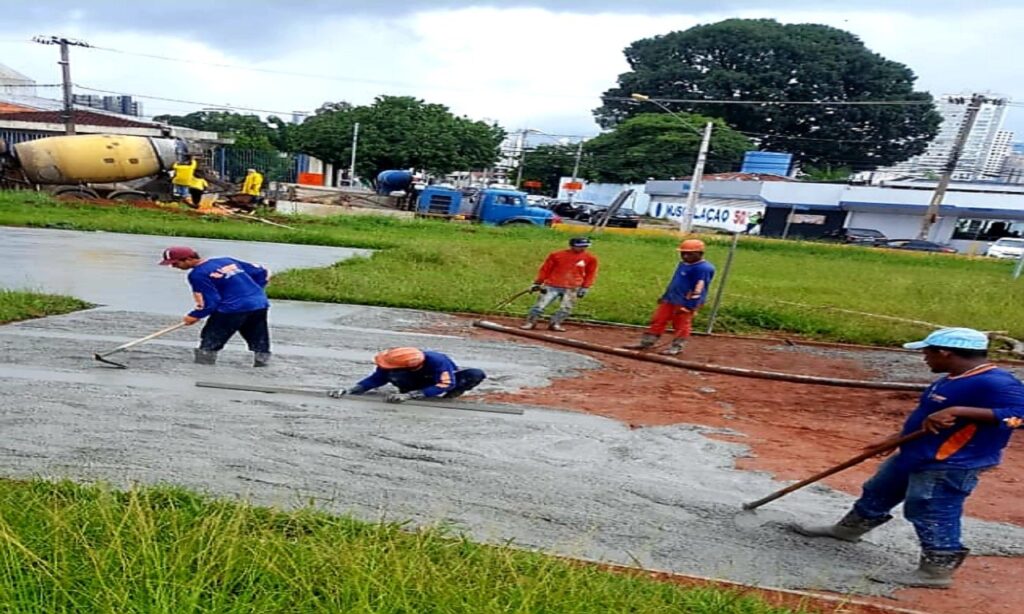 Obras do BRT avançam na Praça do Cruzeiro nesta segunda-feira (10)