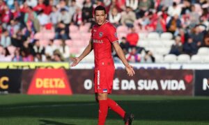 Sandro Lima se diz contra retorno do futebol português: "Foi precipitado"