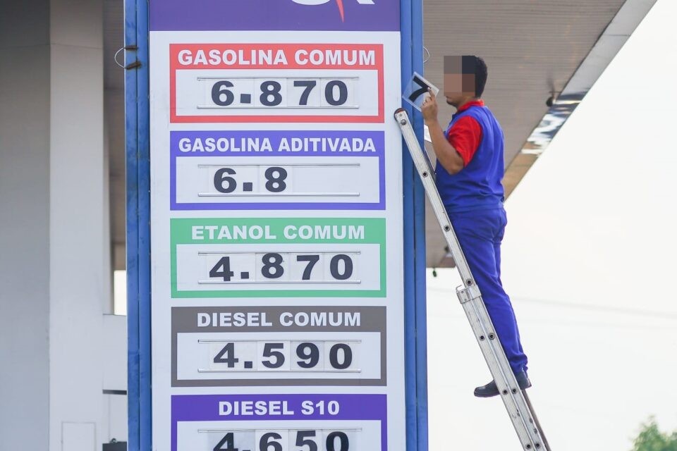 Encher o tanque com gasolina em Goiânia custa