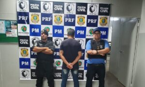 Policiais prendem suspeito de receptação de carga