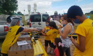 Grupo arrecada material escolar e alimentos para crianças em situação de vulnerabilidade