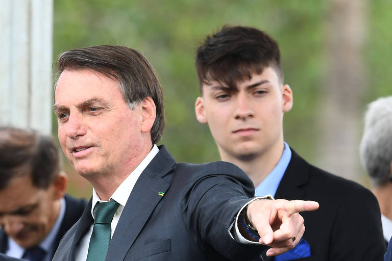 Renan Bolsonaro abriu empresa com ajuda de lobista de investigada pela CPI