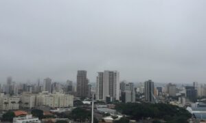 Bairros de Aparecida e Goiânia ficam sem energia após chuvas