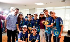 Bolsonaro receberá alunos goianos que foram premiados pela Nasa