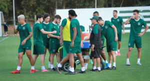 Goiás encara Brusque em encerramento do primeiro turno podendo assumir a vice-liderança