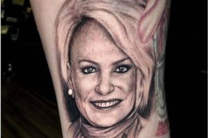 Fã tatua rosto de Ana Maria Braga na coxa