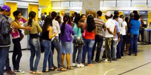 Aumentam denúncias por prazo de espera em fila de banco