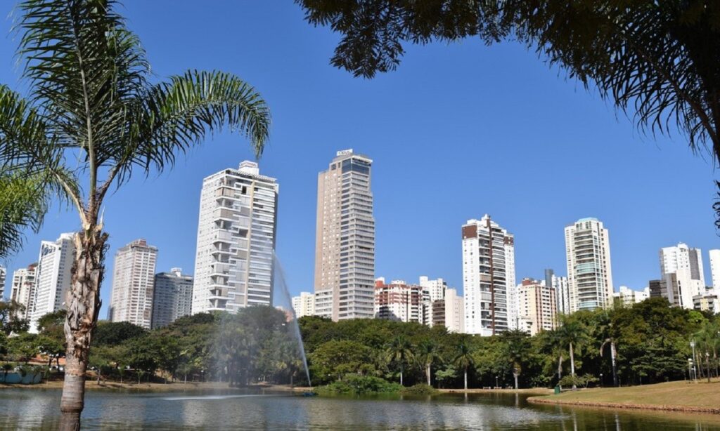 Durante feriado estabelecimentos terá mudança no horário de funcionamento