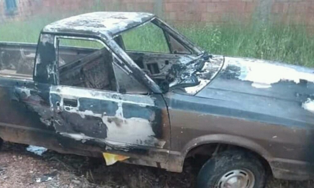 Dois irmãos são encontrados mortos dentro de carro carbonizado