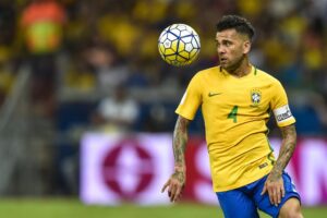 Daniel Alves será o capitão do Brasil na Copa América