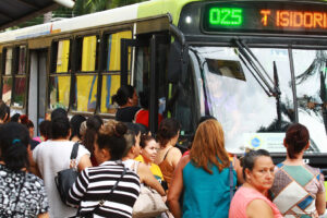 Metrobus será privatizada enquanto custo da passagem vai para R$ 4