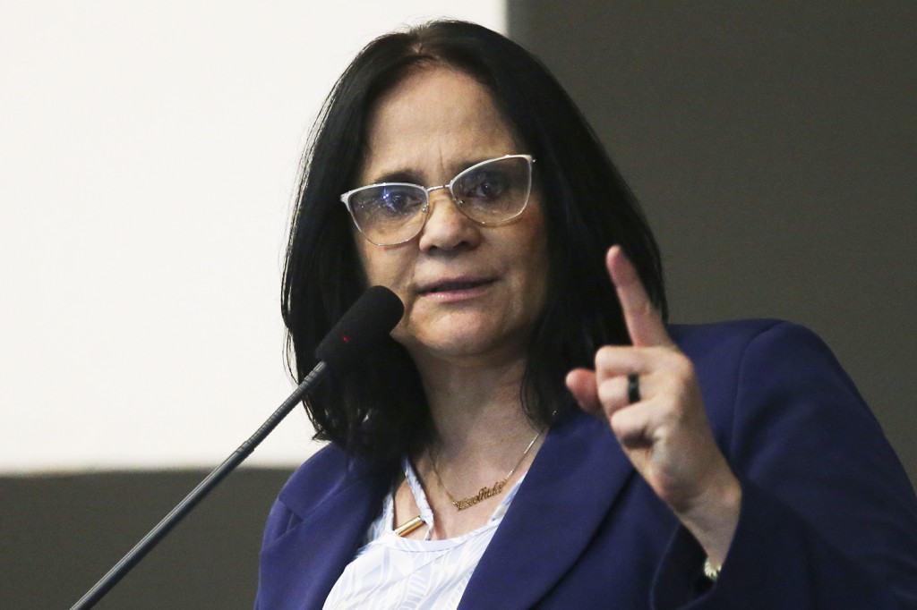 Ministra Damares participa de evento em Goiânia