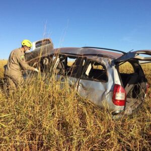 Homem é encontrado morto e preso às ferragens de carro capotado em Goianésia