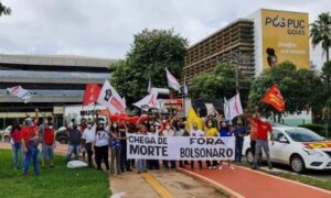 350 pessoas marcham em protesto contra violência e em apoio à Mari Ferrer