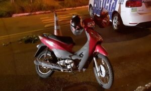 Motociclista morre após colidir contra uma caminhonete