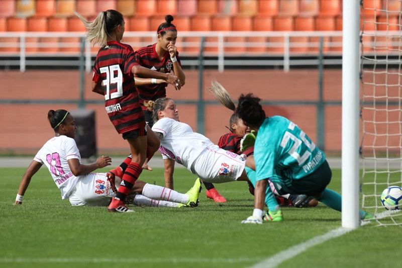 Santos vence Flamengo de virada no Pacaembu