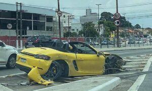 Vendedor pega Porsche emprestado