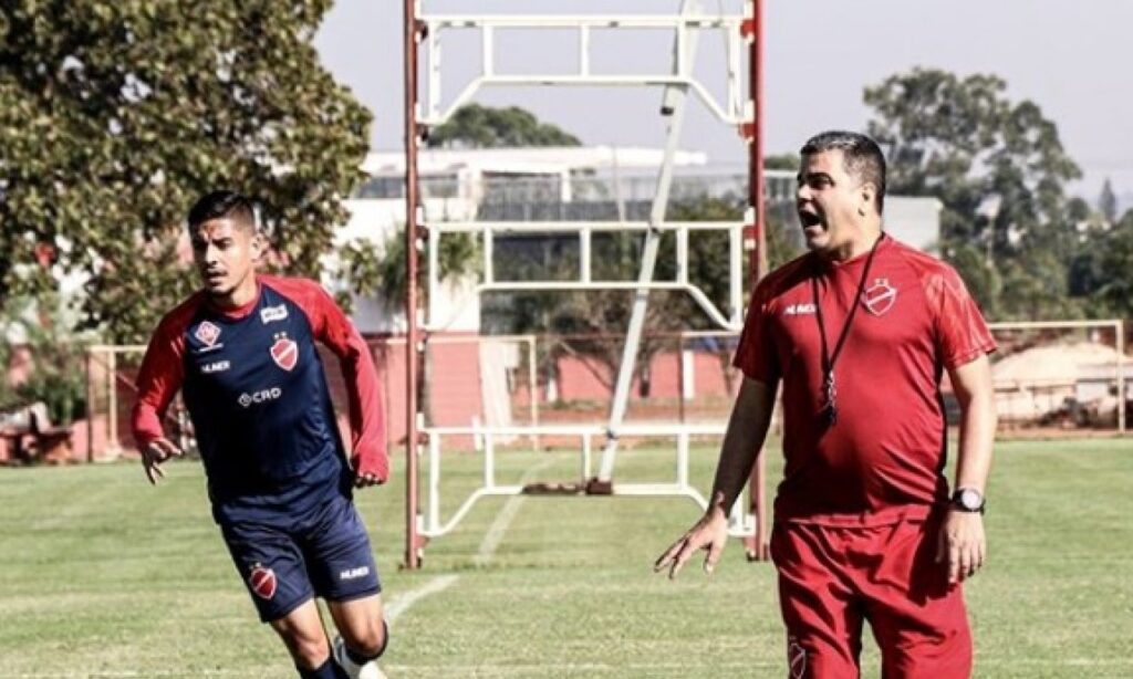 "Time bom joga em qualquer campo"