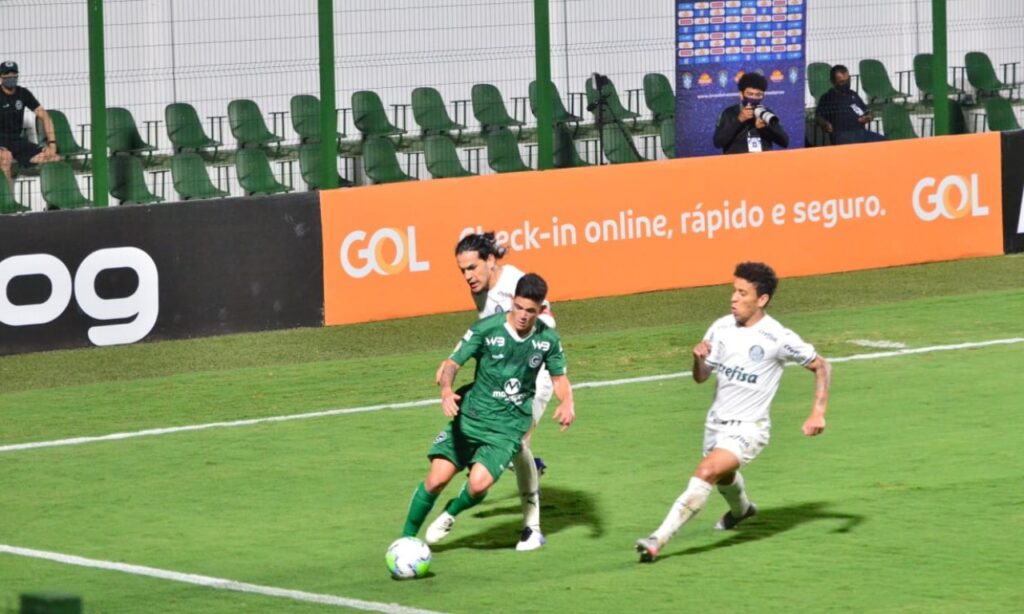 Goiás recebe Grêmio visando se aproximar do G-8