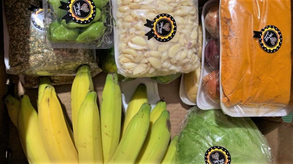 Família investe em comercialização de frutas e verduras por delivery durante a pandemia