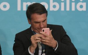 Bolsonaro quer proibir que publicações em redes sociais sejam apagadas