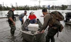 Furacão Larry com ventos de 205 km ameaça Antilhas e Estados Unidos