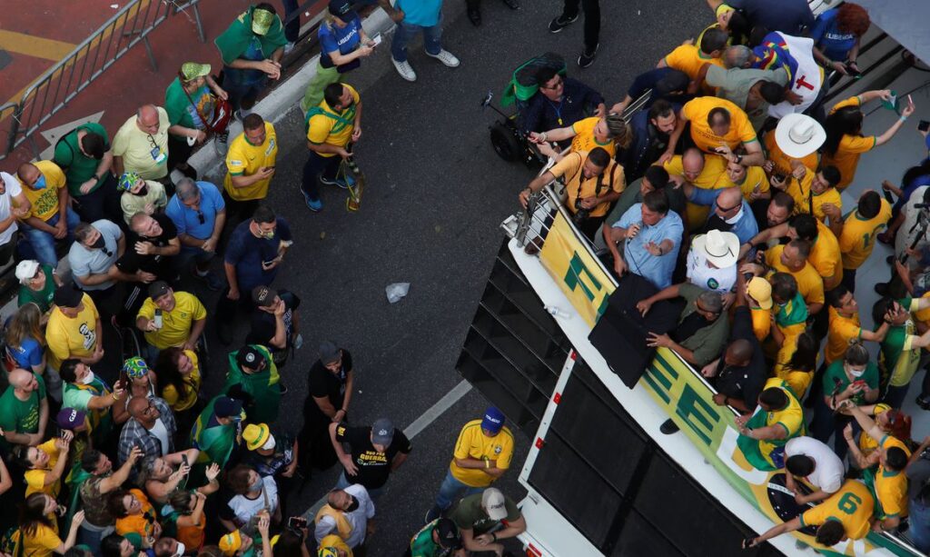 Jair Bolsonaro discursa em manifestação de apoiadores em São Paulo