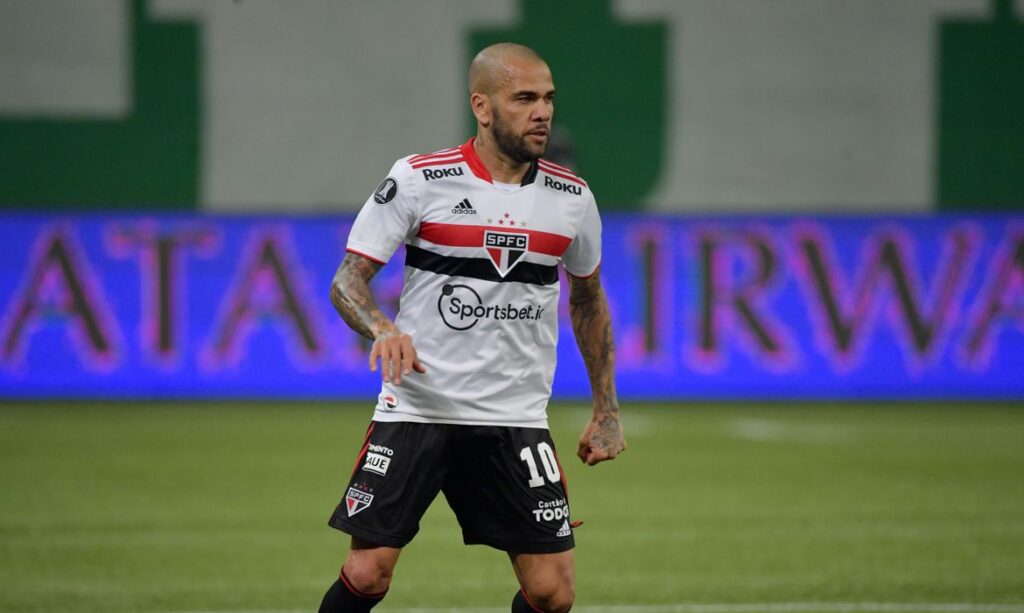 Daniel Alves não joga mais pelo São Paulo após se recusar a treinar