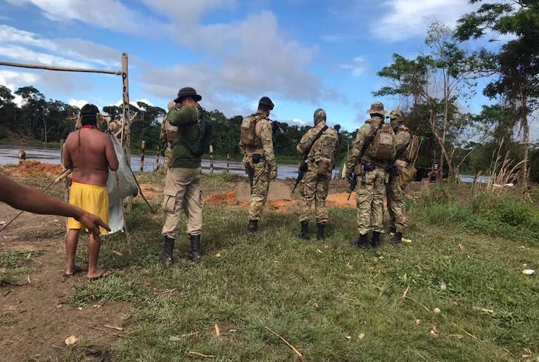 PF é recebida a tiros por garimpeiros na Terra Indígena Yanomani