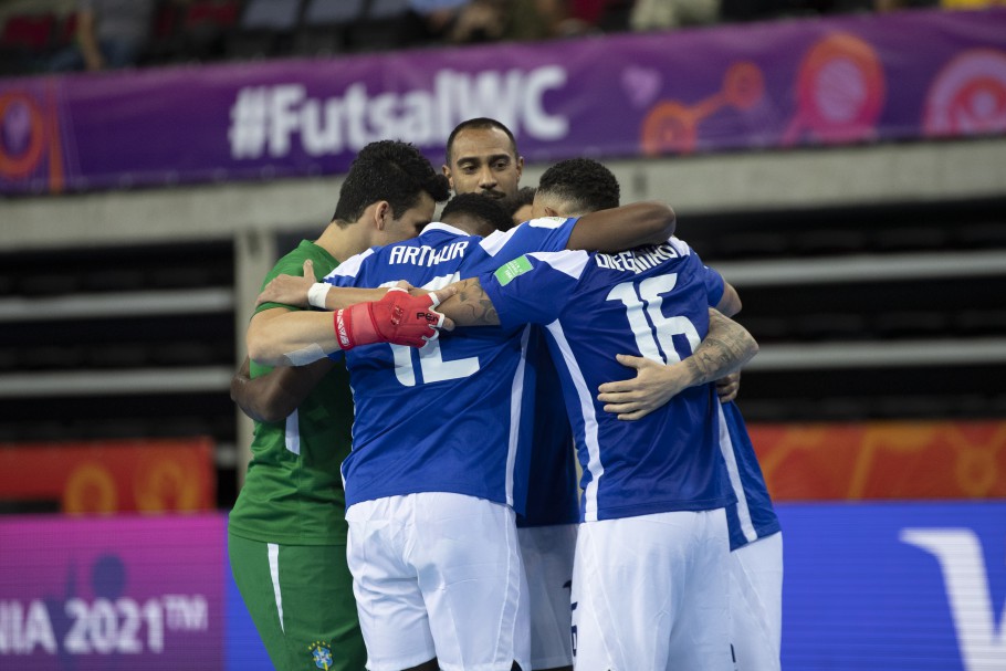 Brasil estreia goleando o Vietnã com quatro gols de Ferrão