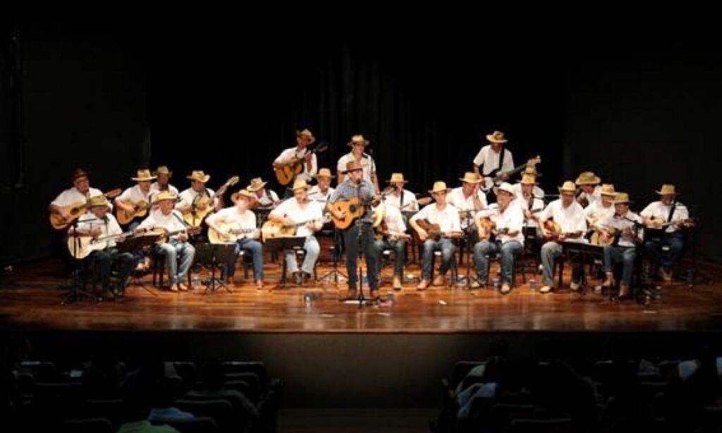 Orquestra de Violas Cultura Caipira apresenta show gratuito neste sábado (19)