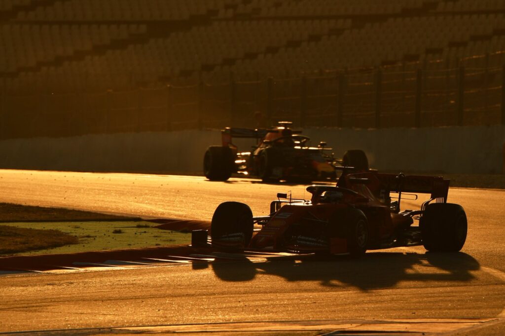 Vettel lidera primeiro treino da Fórmula 1 em 2019