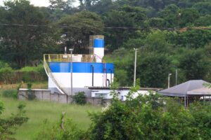 Esgoto ameaça abastecimento de água em Trindade