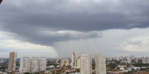 Pancadas de chuva atingem Goiânia na tarde desta quarta-feira