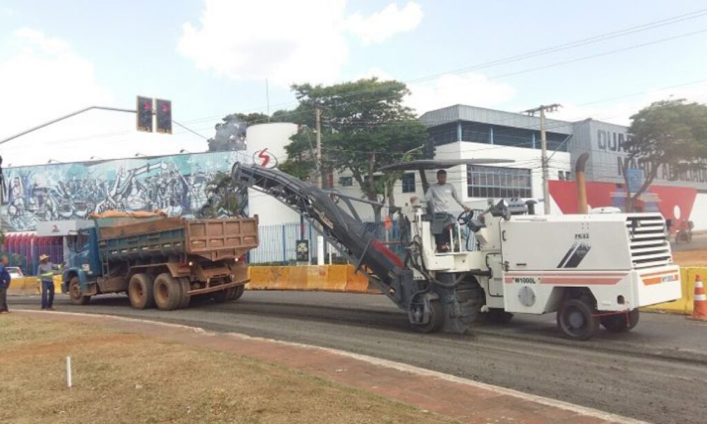 Obras do BRT avançam na Praça do Cruzeiro e trânsito sofre interrupção