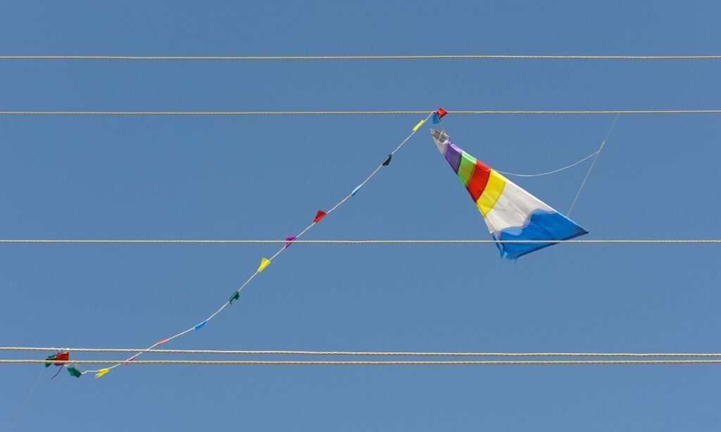 Enel registra aumento em casos de contatos de pipas com fiações elétricas