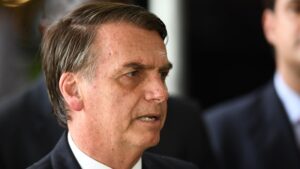 Bolsonaro faz primeira reunião ministerial com equipe completa